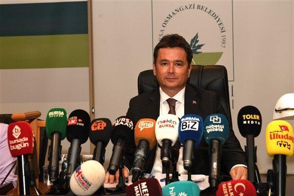 Osmangazi Belediye Meclis Salonu’nda gerçekleştirilen meclis toplantısı, saygı duruşu ve