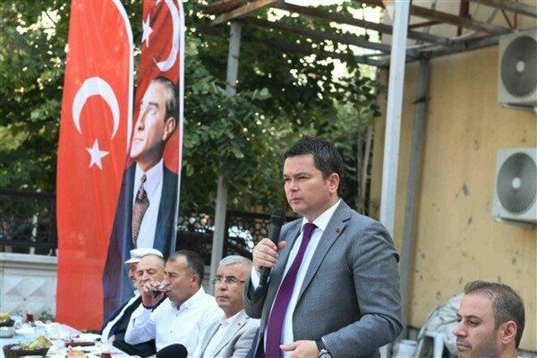 Emek Adnan Menderes Mahalle Cami önünde düzenlenen kahvaltı programıyla mahalle