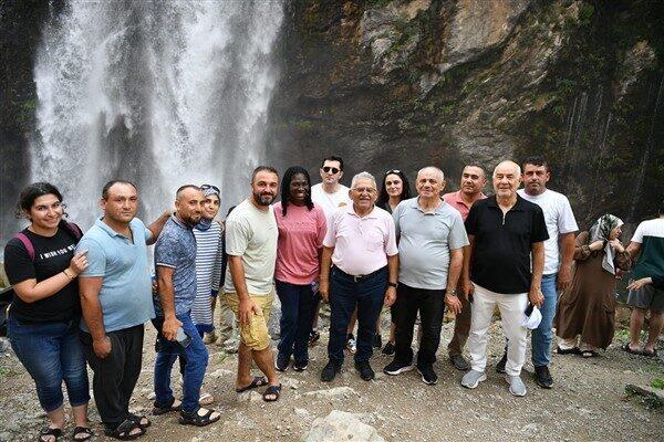 Başkan Büyükkılıç, bölgeye yapılan asfalt yol çalışmaları ve çevre düzenlemelerinin