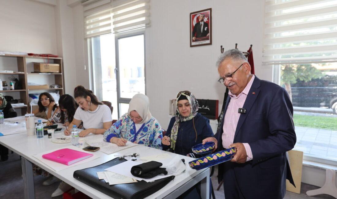 Kayseri Büyükşehir Belediye Başkanı Dr. Memduh Büyükkılıç, KAYMEK’in el becerilerine