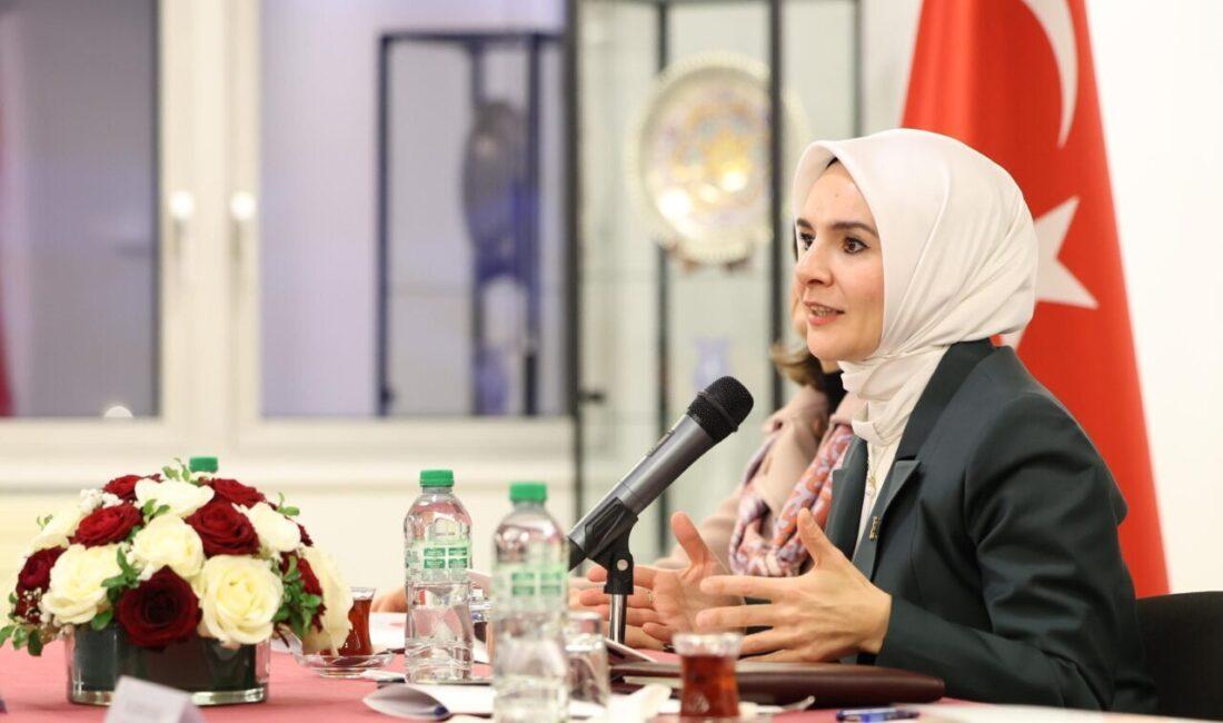 Aile ve Sosyal Hizmetler Bakanı Göktaş, Elazığ Belediyesini ziyaret ederek,
