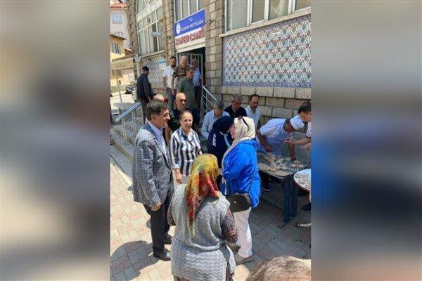Mahalle kültürünü, aşure geleneğini ve komşuluk ilişkilerini yaşatan etkinlikte vatandaşlarla