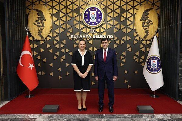 Ziyarette, ülkeler arasında tarihten gelen dostane ilişkilerin yerel yönetimler düzeyinde
