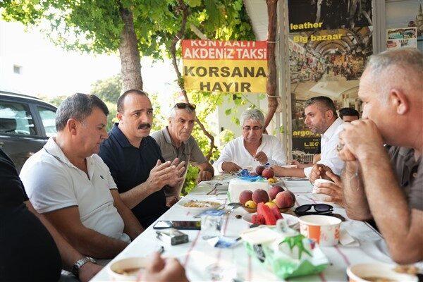 Konyaaltı Belediye Başkanı Kotan, Konyaaltı’nda faaliyet gösteren Akdeniz Taksi Durağı’nın