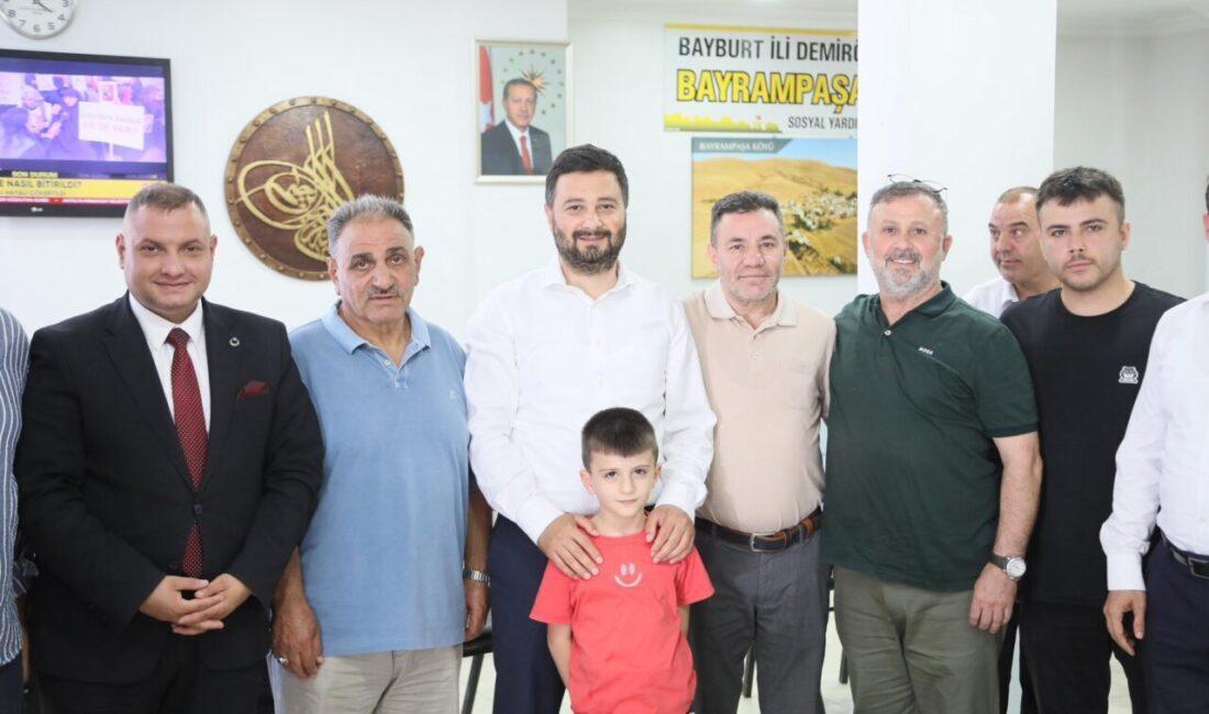 Ziyaretlerine Bayburt’tan başlayan Başkan Öztekin, Demirözü ilçesine bağlı Bayrampaşa Köyü