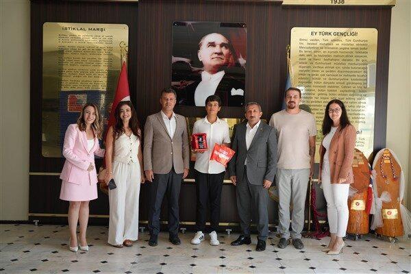 Başkan Sarıkurt’a ziyarette İlçe Milli Eğitim Müdürü Hüseyin Erdoğan da
