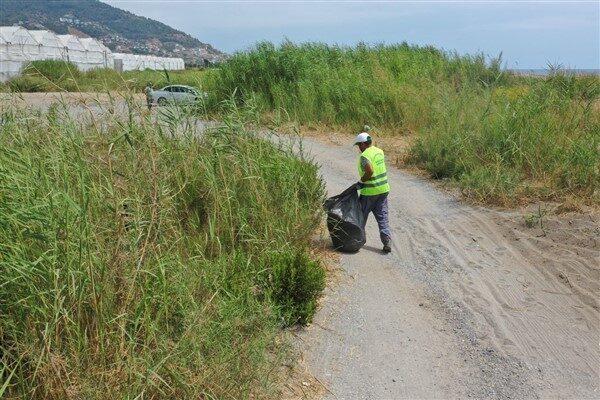 Gazipaşa Belediyesi Temizlik İşleri Müdürlüğü ekiplerinin ilçe genelinde gün içerisinde