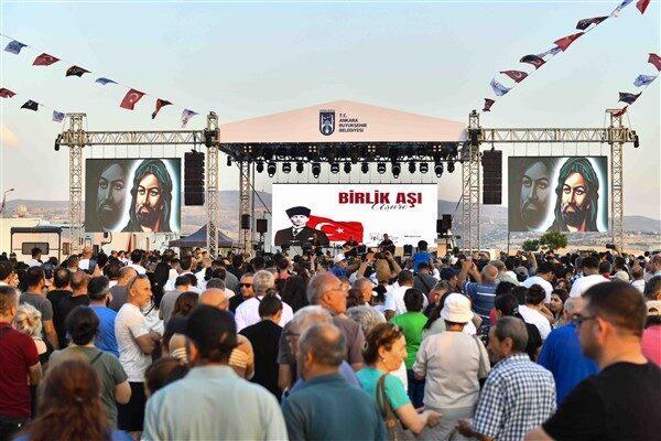 Sema töreni ve ünlü sanatçılar Sabahat Akkiraz, Erdal Beyazgül, Gökhan