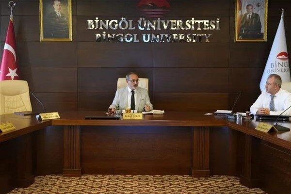 Toplantıda, üniversite bünyesinde yürütülen bilimsel araştırma projelerinin mevcut durumu ele