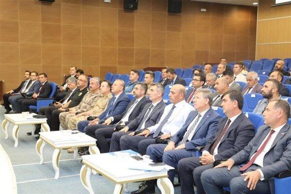 Toplantıya, Bitlis Valisi Ahmet Karakaya başkanlık ederken, Belediye Başkanı Nesrullah