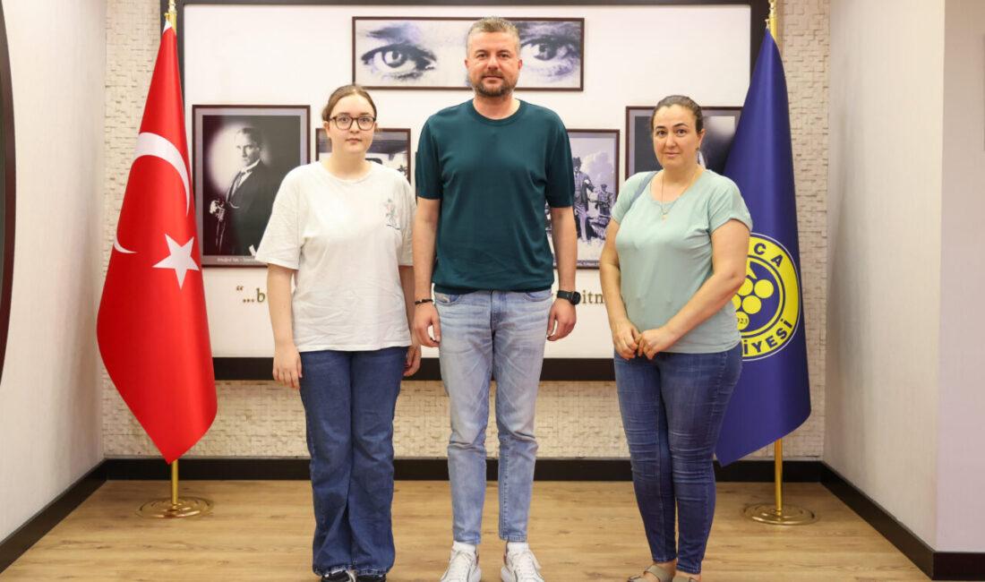 Buca Belediye Başkanı Görkem Duman, Dijital Dershane platformu aracılığıyla LGS’ye