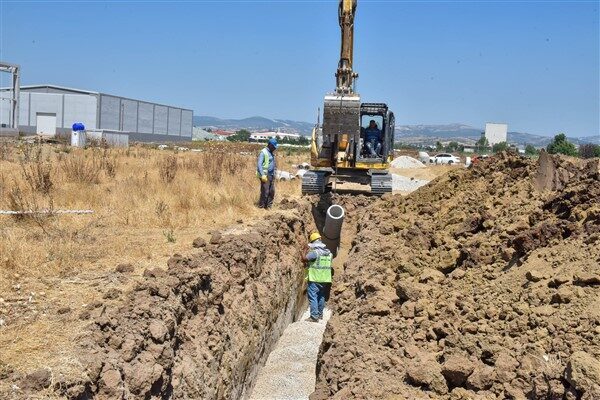 USKİ ekipleri, Hıdırbali ve Gündoğan mahallelerindeki toplam bin 800 metre