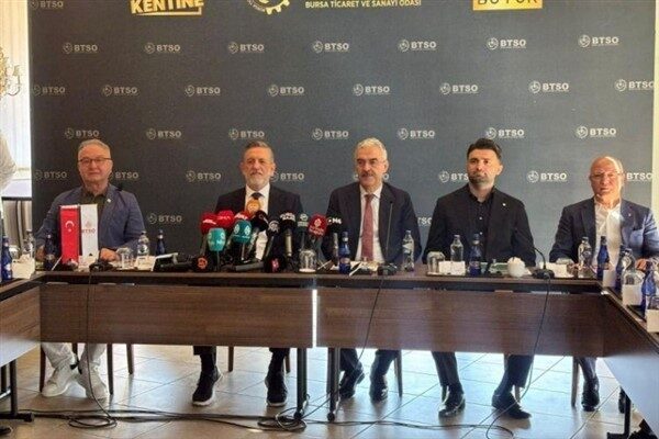 Bursaspor'a destek amacıyla başlatılan kampanyanın basın toplantısı, BTSO öncülüğünde ve