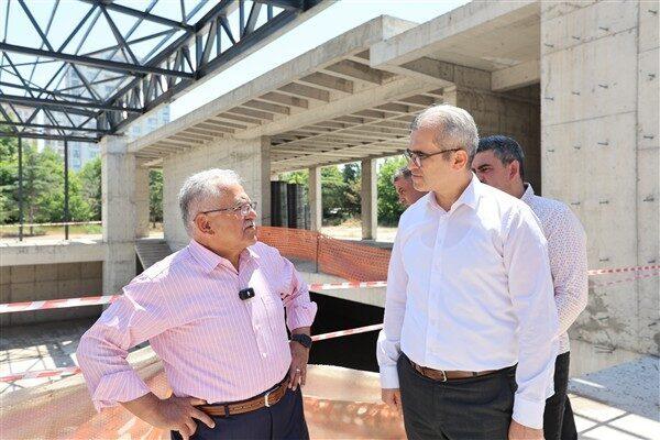 Kayseri Büyükşehir Belediye Başkanı Büyükkılıç, Melikgazi ilçesinde inşaatı tüm hızıyla