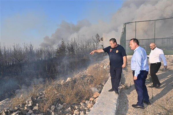 Manisa Büyükşehir Belediyesi İtfaiye Dairesi Başkanlığı’na bağlı 13 itfaiye aracı,