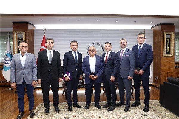 Kayseri Büyükşehir Belediyesi, toplu ulaşım alanında hizmetlerini çeşitlendirerek ve kampanyalar