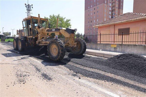 Çayırova Belediyesi Fen İşleri Müdürlüğü ekipleri, ilçe genelindeki birçok noktada