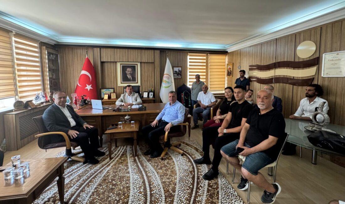 CHP Genel Başkan Yardımcısı Gökan Zeybek ve CHP Çanakkale Milletvekili