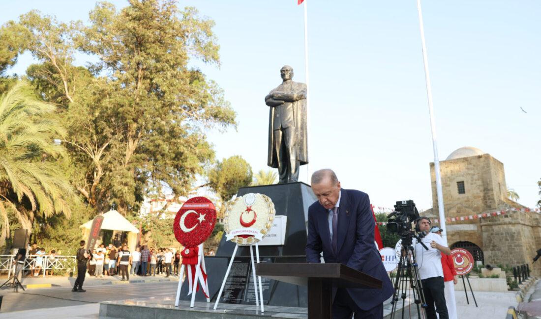 Cumhurbaşkanı Recep Tayyip Erdoğan, Lefkoşa Atatürk Anıtı'nı ziyaret etti. Erdoğan,