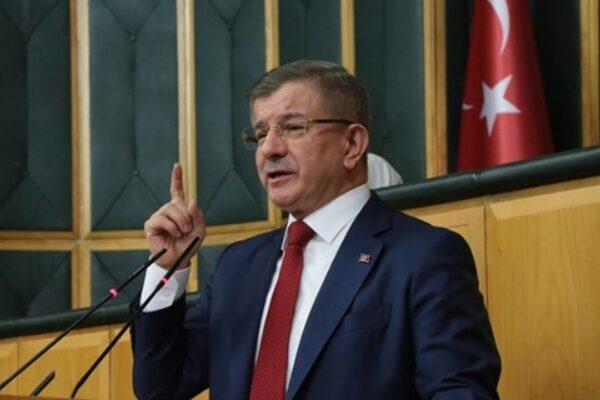 Davutoğlu, konuşmasına 15 Temmuz darbe girişiminde şehit olanlara Allah’tan rahmet dileyerek