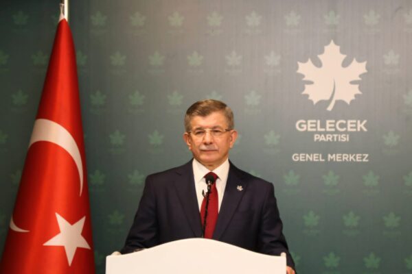 Gelecek Partisi Genel Başkanı Ahmet Davutoğlu, açıklamasında, “Emekçinin zaten küçültülmüş