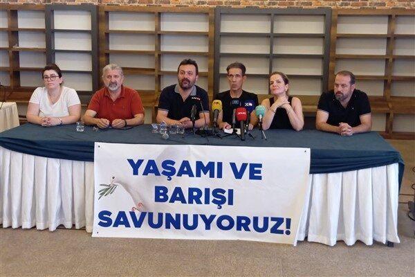 Sezai Karakoç Kongre ve Kültür Merkezi'nde düzenlenen basın açıklamasında konuşan