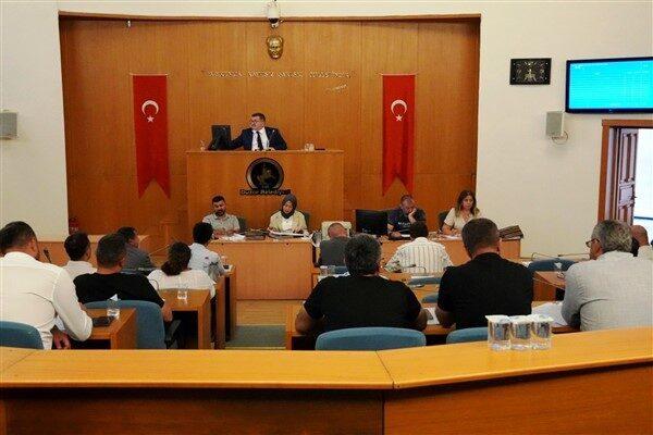 Bir önceki birleşime ait meclis tutanak özetinin oylanmasının ardından geçilen