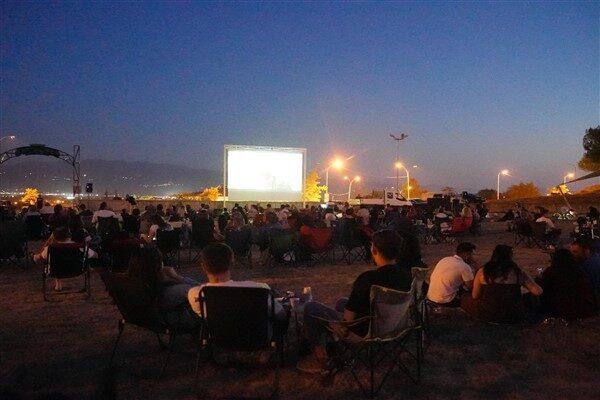 Açık Hava Sinema organizasyonunun ilk gününde Bahçeşehir Yeşil Vadi’de buluşan