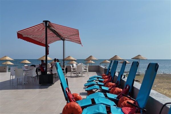 Samsun Büyükşehir Belediyesi, Engelsiz Plajı hayata geçirdi. Plajda tekerlekli sandalye