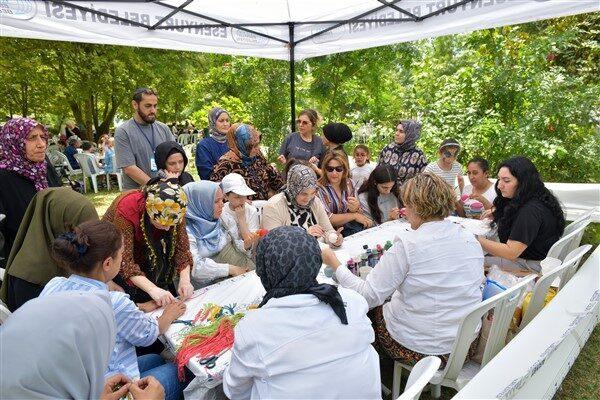 Piknik programında, kadınlar için çeşitli el sanatları atölyeleri düzenlenirken, çocuklar