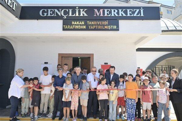 Açılış törenine Esenyurt Kaymakamı Fatih Çobanoğlu, Esenyurt Belediye Başkan Vekili