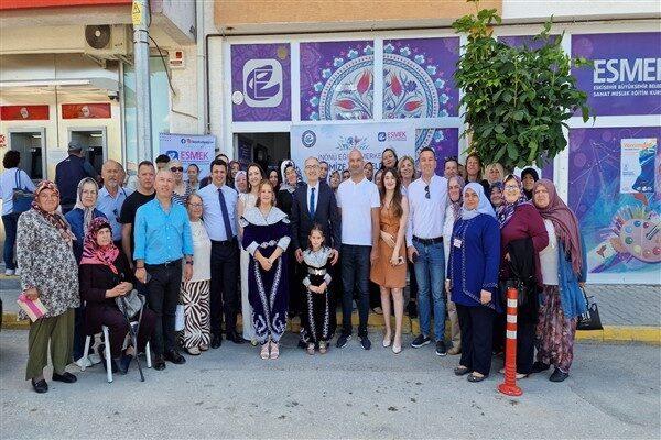 2001 yılında “Her Ev Bir Atölye” anlayışıyla yola çıkan ve