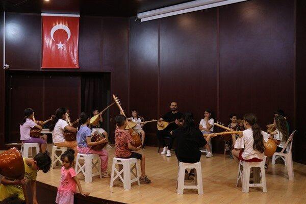Futbol, basketbol, voleybol, jimnastik, okçuluk, drama, bağlama, akıl ve zeka