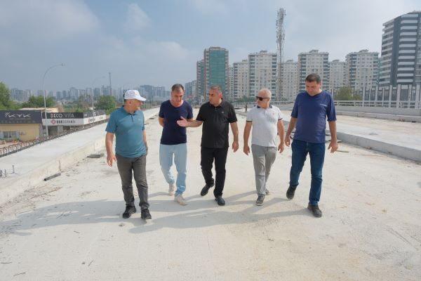 Adana halkına söz verilen hizmetleri, projeleri tamamlamak için büyük gayretle