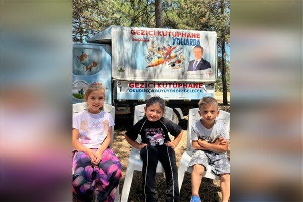 Osmangazi’nin merkeze uzak mahallerindeki çocukları kitap ile buluşturan Gezici Kütüphane,