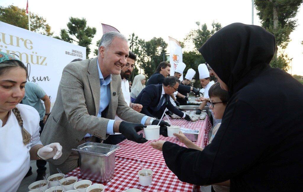 Etkinliğe İnegöl Kaymakamı Eren Arslan, Belediye Başkanı Alper Taban, AK