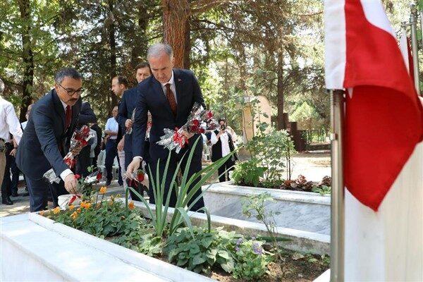 İnegöl Kaymakamlığı ve İnegöl Belediyesi koordinasyonunda gerçekleştirilen anma programları öğlen