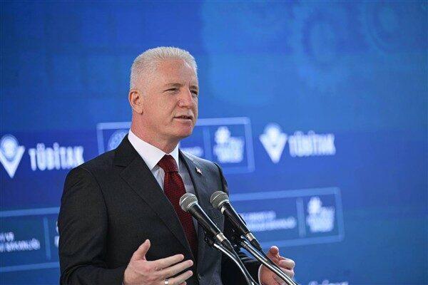 İstanbul Valisi Davut Gül, LGS'den 500 tam puan alan öğrencileri