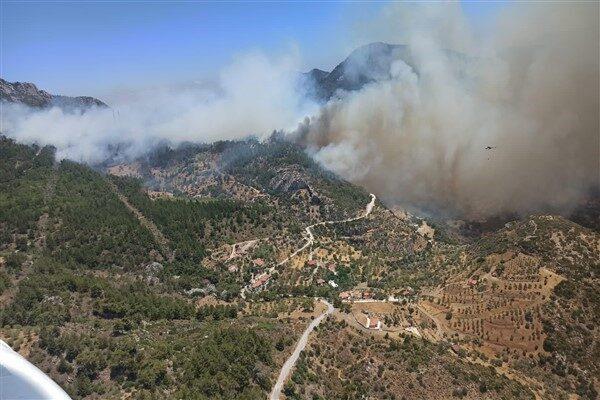 Orman Genel Müdürlüğü’nden yapılan açıklamada İzmir’in Urla ilçesinde devam eden