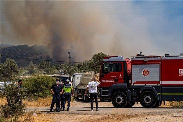 İzmir Büyükşehir Belediyesi İtfaiye Dairesi Başkanlığı ekipleri, bugün hem kenti
