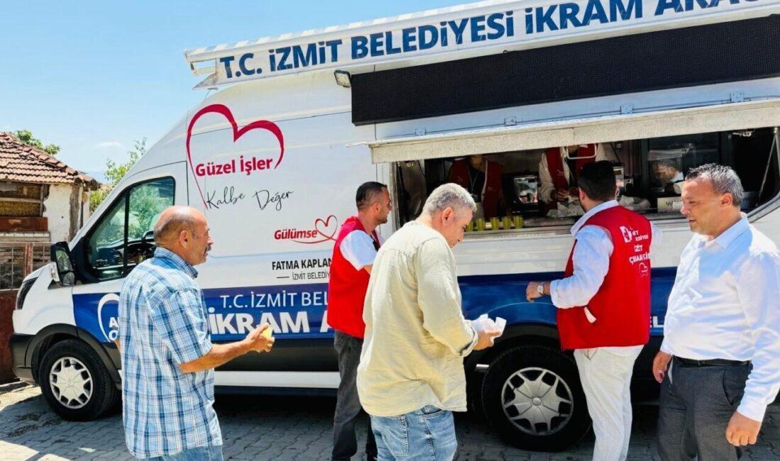 Her hafta farklı mahallelerde devam eden Cuma Namazı çıkışı kek