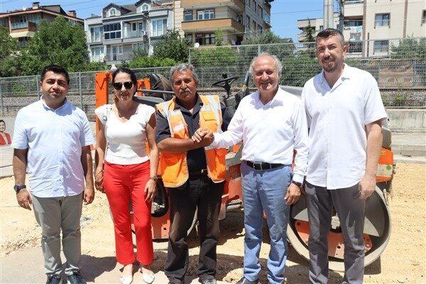 İzmit Belediye Başkan Yardımcısı Erdem Arcan, Cumhuriyet Mahallesi Muhtarı Aysun