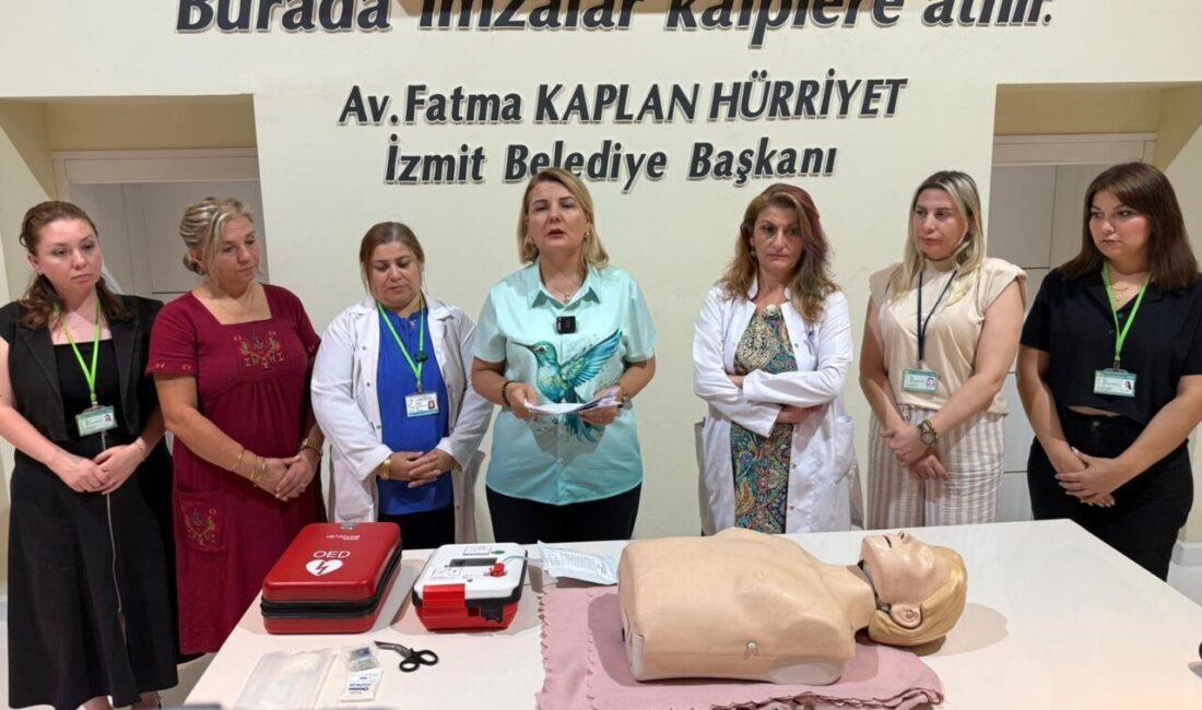 İzmit Belediyesi, ani kalp durmalarında ilk müdahalenin önemine dikkat çekerek,