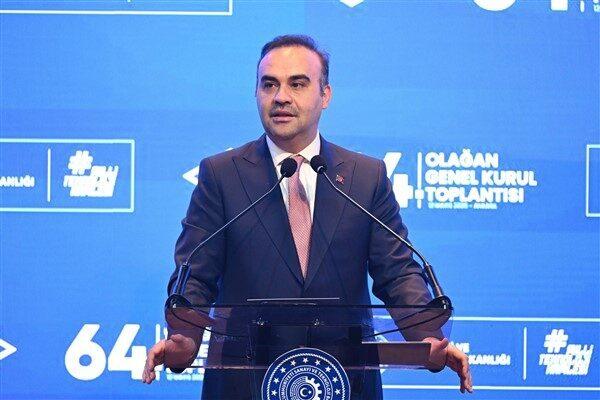 Bakan Kacır, sosyal medya hesabı üzerinden yaptığı paylaşımda, “Gençlerimiz madalyalarla