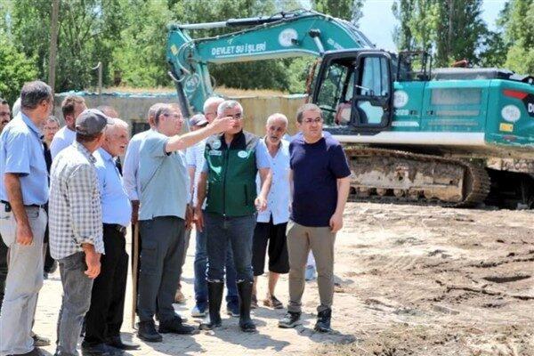 Vali Polat, bölgede yürütülen çalışmalarla ilgili yetkililerden bilgi aldı. Ziyareti