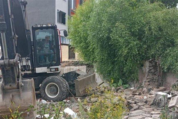 Belediyeden yapılan açıklamada, 3194 sayılı İmar Kanunu kapsamında yürütülen yıkım