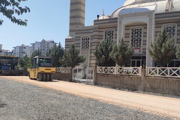 Kayapınar Belediyesi Fen İşleri Müdürlüğü ekipleri, vatandaşların ibadet yerlerine daha