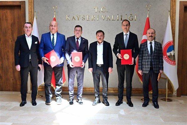 Toplamda 1600 metrekare kapalı alana sahip bulunan ve uzman dahiliye