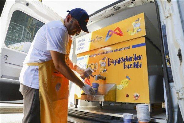 Haftanın 4 günü kentin farklı noktalarında dağıtım yapan ekipler limonataları,