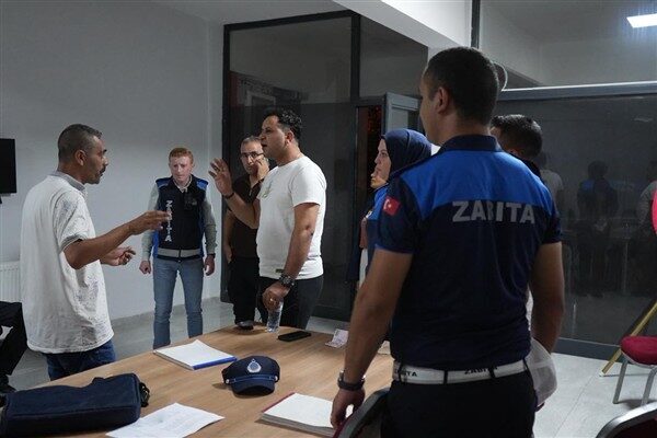 Niğde Belediyesi Zabıta Müdürlüğü ekipleri, vatandaşlardan gelen şikayetler doğrultusunda şehir